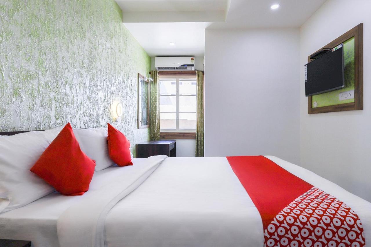 Capital O 71307 Feathers Otel Kochi Dış mekan fotoğraf